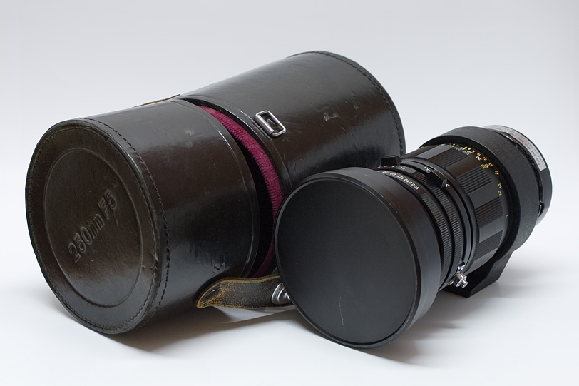 objektiv Mamiya Sekor 250 mm f/5 s pouzdrem